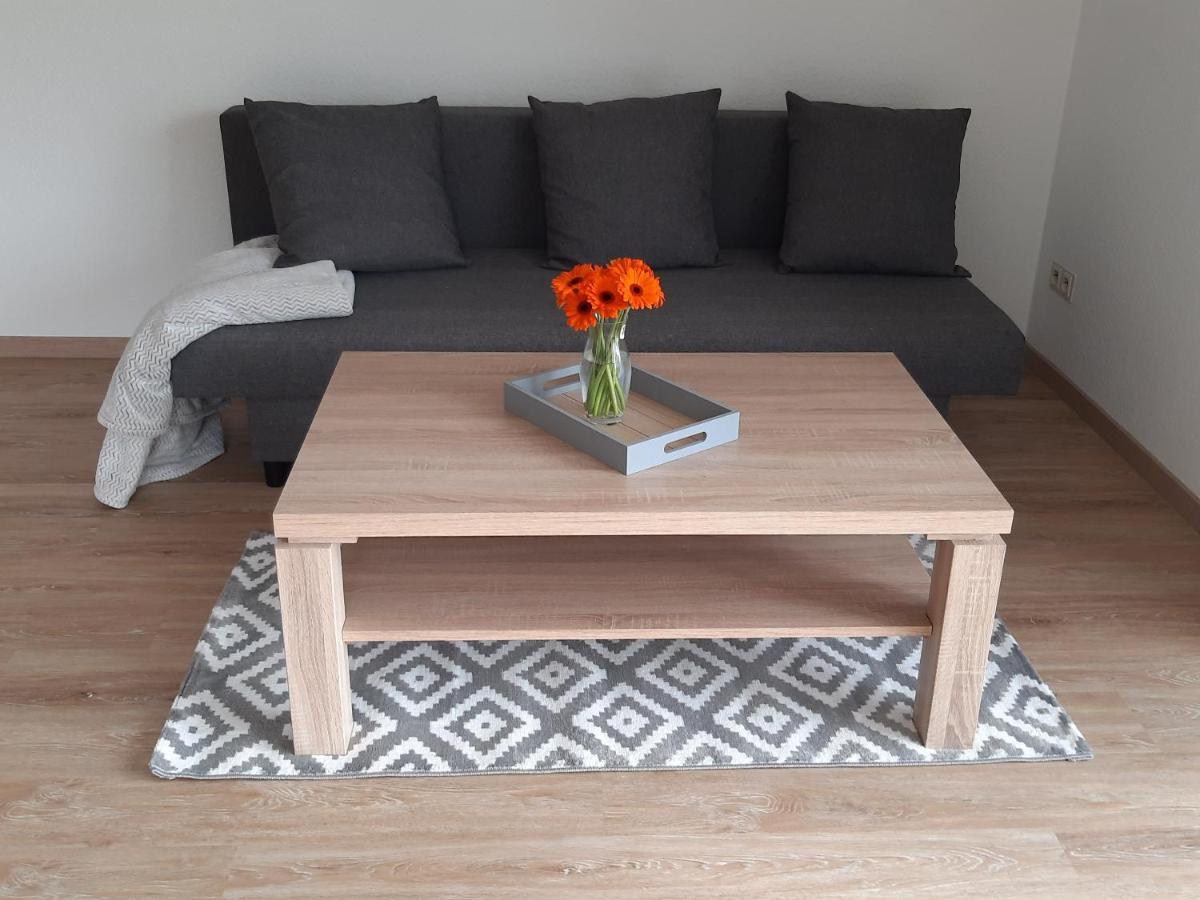 Moderne Wohnung Im Grunen Mit Schoner Terasse Tettnang Extérieur photo