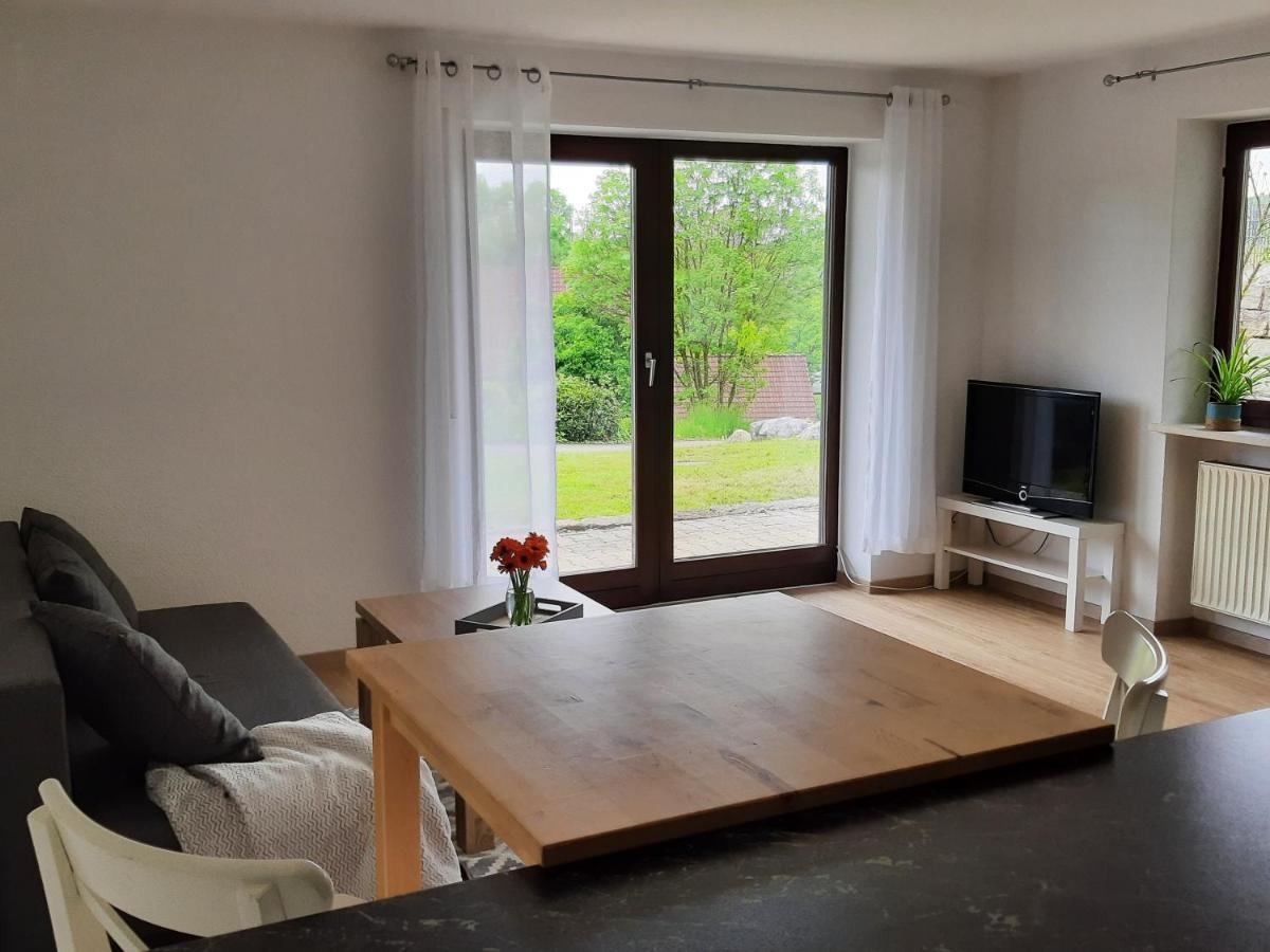 Moderne Wohnung Im Grunen Mit Schoner Terasse Tettnang Extérieur photo